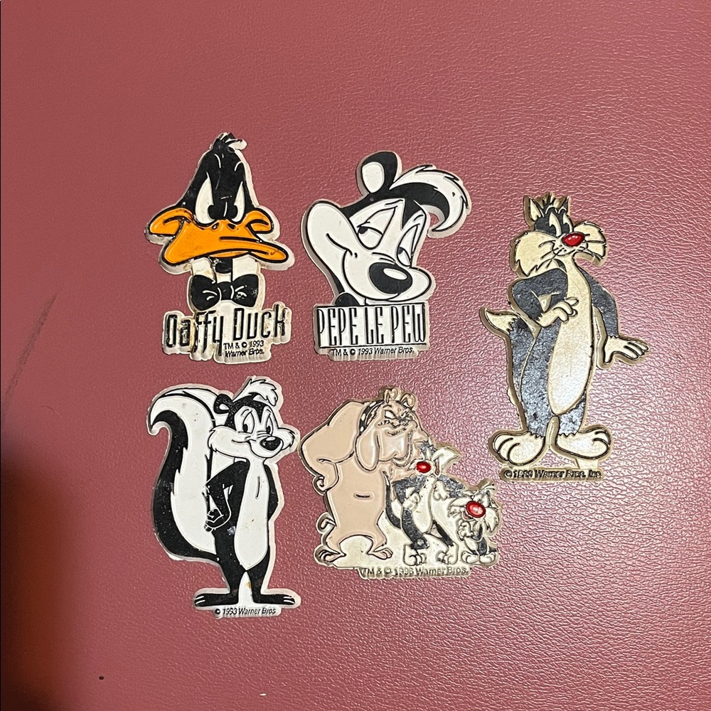 Warner Bros. Cartoon Character magnet Set - Black, White, Gray